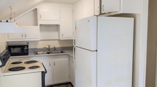 1225 Sanford St, Meskegon MI 49441-2131 exterior