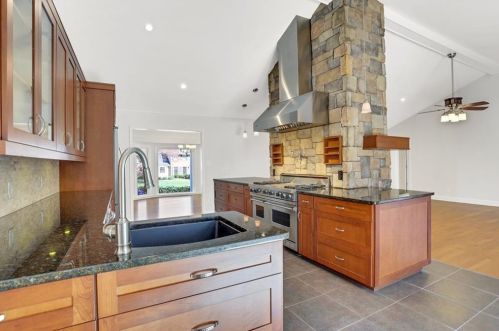 1189 Dunwoody Knl Dr, Atlanta GA 30338-3218 exterior