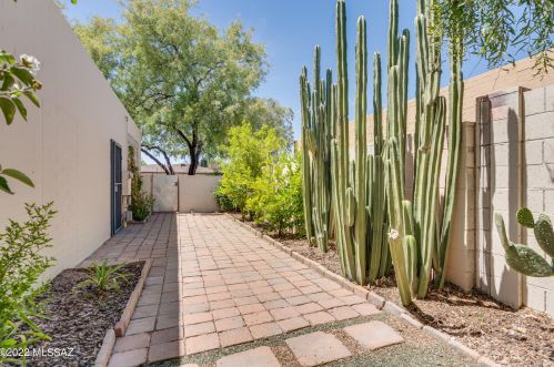 7431 Ln Cienega Dr, Tucson AZ 85712-1423 exterior