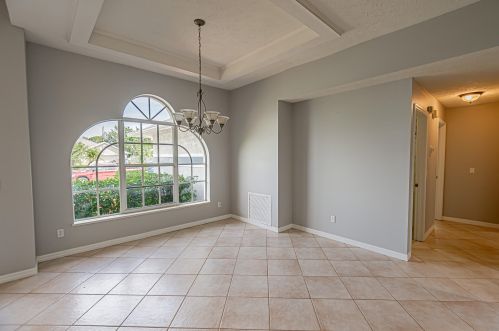 558 Hamburg Ter, Fort Pierce, FL 34984-3555