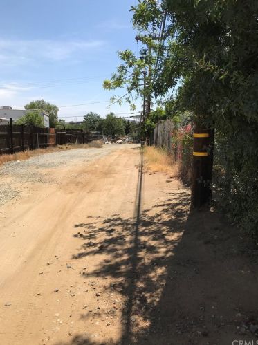 27260 Jarvis St, Perris CA 92570-8677 exterior