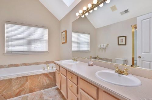 1001 Pheasant Wood Rd, Briarcliff NY 10510-2070 exterior