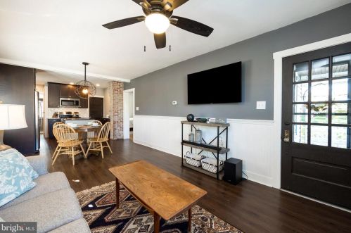 697 Hanover St, Pottstown PA 19464-4519 exterior