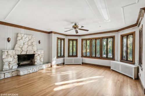 6334 Melvina Ave, Chicago, IL 60646-3721