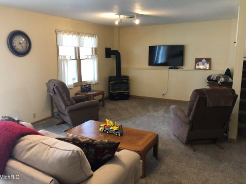 1665 Roberts Rd, Meskegon MI 49445-1549 exterior