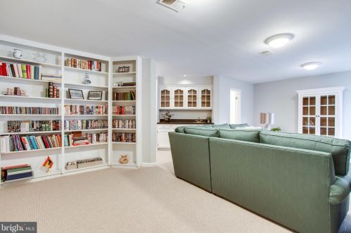 7308 Aynsley Ln, Mc Lean VA 22102-2931 exterior