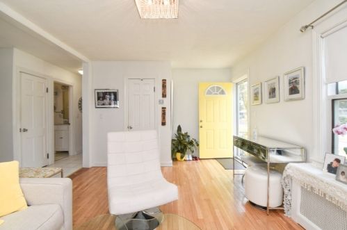 17 Waldorf St, Springfield MA 01109-1837 exterior