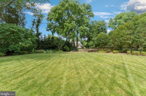 9208 Frst Hvn Dr, Alexandria VA 22309-3216 exterior