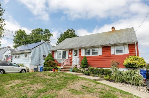 142 Bedford Ave, Iselin NJ 08830-2455 exterior