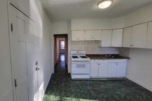 7 May St, Poughkeepsie, NY 12603-2717