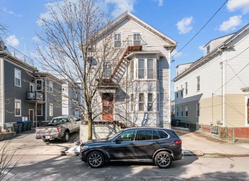 107 Penn St, Providence, RI 02909-1326