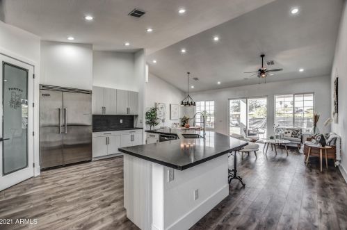 6434 12 St, Phoenix AZ 85086-4804 exterior