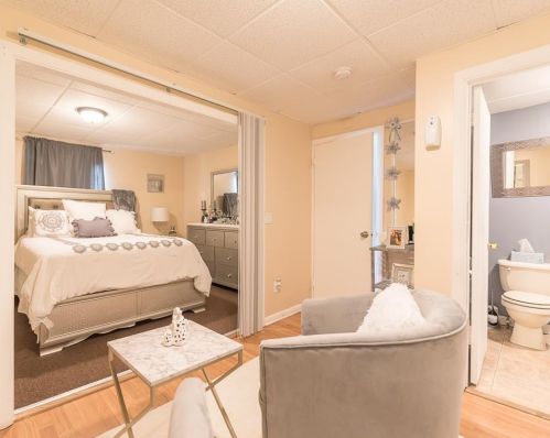 1266 Plainfield St, Providence RI 02909-4630 exterior