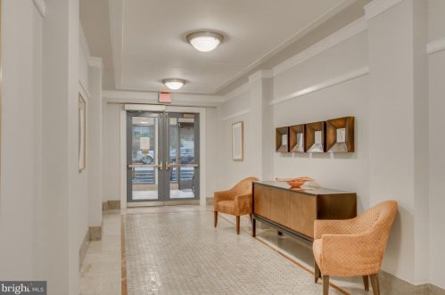 2425 L St, Washington DC  20037-2408 exterior