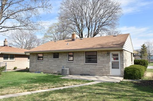 7401 Honey Creek Dr, Milwaukee, WI 53219-3968