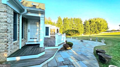 17815 Fraley Farm Rd, Rockville MD 20855-1664 exterior