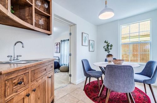 1307 Cesar Chavez St, Austin TX 78702-4403 exterior