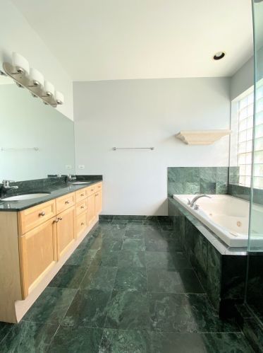 1821 Oakdale Ave, Chicago IL  60657-4023 exterior