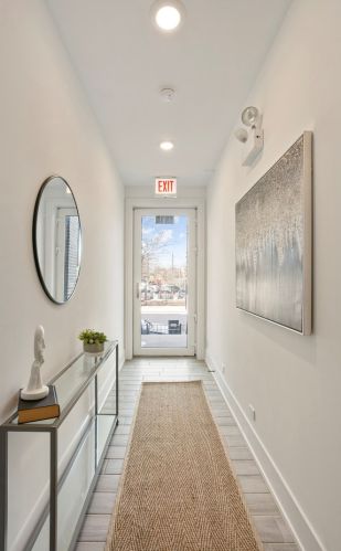 1511 Irving Park Rd, Chicago, IL 60613-2558