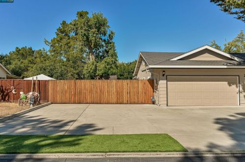 2649 Minert Rd, Concord CA 94518-2630 exterior