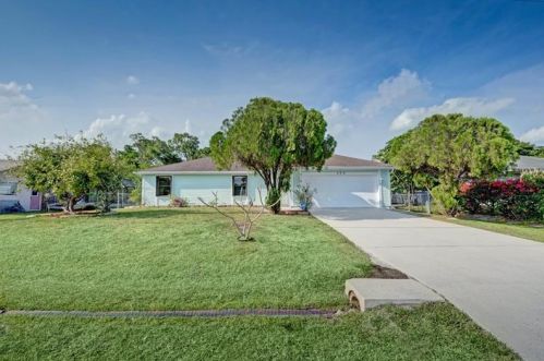 509 Floresta Dr, Fort Pierce FL  34983-8613 exterior