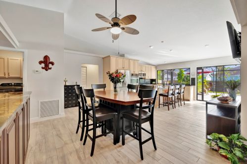 2332 Gillette Ave, Fort Pierce FL  34952-7432 exterior