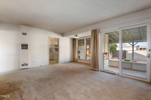 1113 Beverly Dr, Oxnard CA 93030-4813 exterior