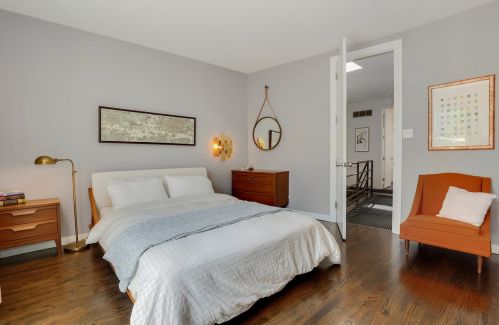 2220 Potomac Ave, Chicago IL 60651-1854 exterior