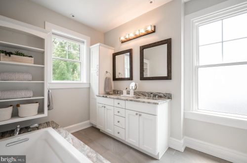 301 Raymond Ave, Alexandria VA 22301-1037 exterior