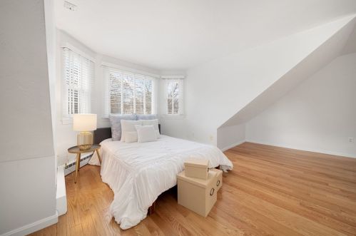 32 Hall Pl, Quincy MA 02169-4025 exterior