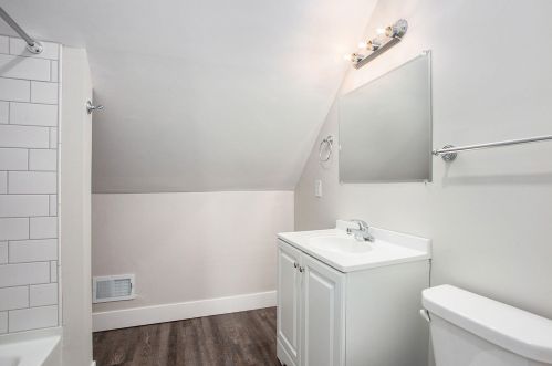 1130 Courtney St, Grand Rapids MI 49504-3005 exterior