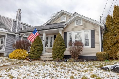 3 Nelson St, Providence, RI 02919-1428