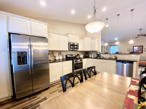 554 Oak Mdw Dr, Middlevle MI 49333-8478 exterior