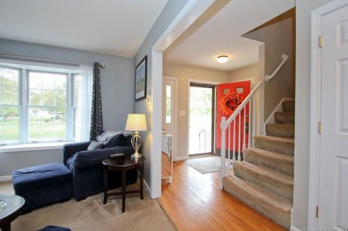 14 Carriage House, Enfield CT 06082-6025 exterior