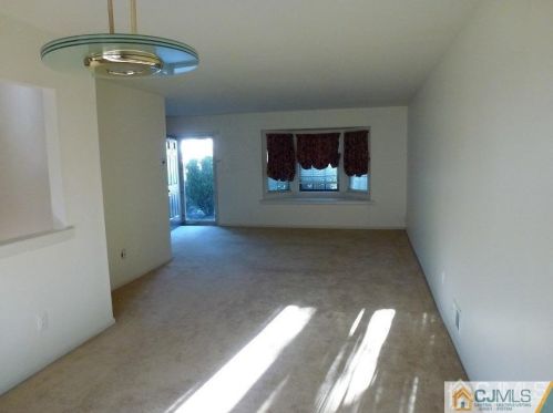 3304 Stonehedge Rd, Edison NJ  08820-4412 exterior