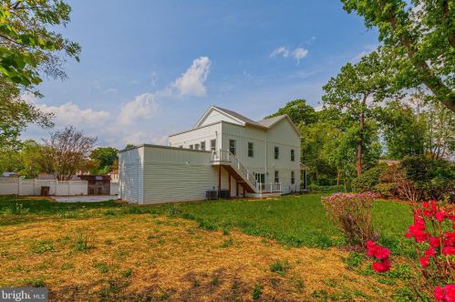 907 Gilbert Rd, Rockville MD  20851-1315 exterior