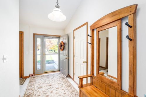 328 Hickory St, Duluth MN 55811-4899 exterior