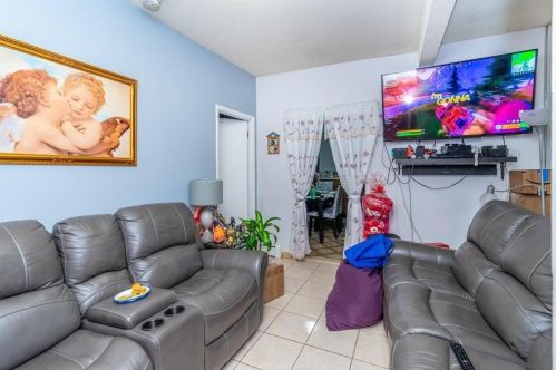 528 St, Union City NJ 07087-3856 exterior