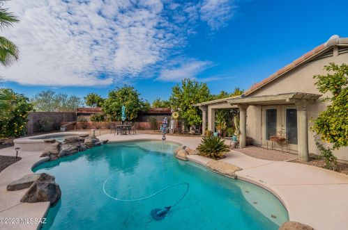2675 Desert Bluffs Ct, Tucson AZ 85742-4468 exterior