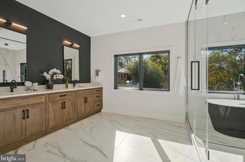 1520 Brookhaven Dr, Mc Lean VA  22101-4127 exterior