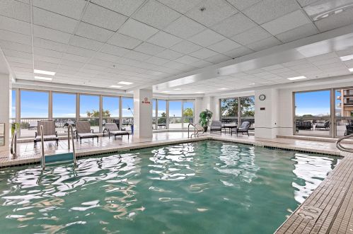 1660 Prospect Ave, Milwaukee WI  53202-2400 exterior