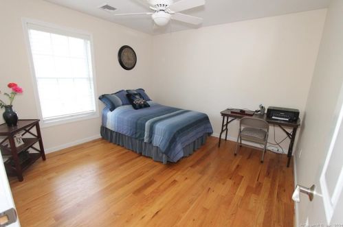 101 High St, Derby CT 06418-2721 exterior