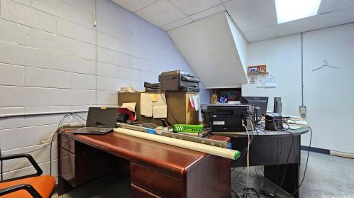 1734 Kahai St, Honolulu HI 96819-3913 exterior