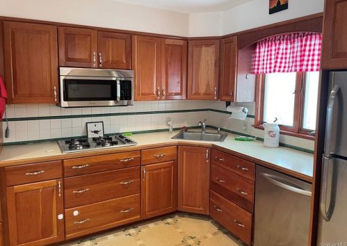 35 Maryland Ave, Armonk, NY 10504-2030