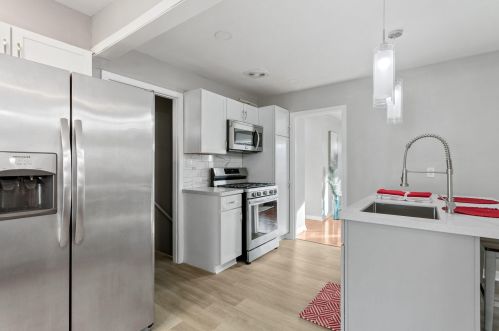 5933 79th St, Milwaukee WI  53218-1716 exterior