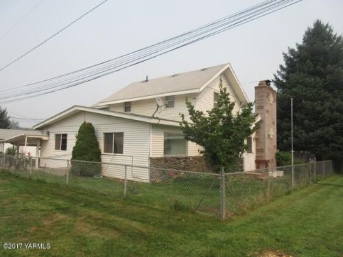 8417 Aspen Rd, Yakima, WA 98903-9458