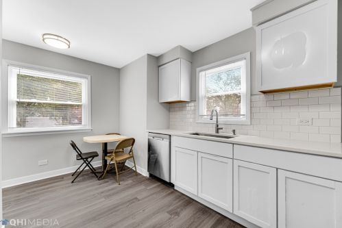 2432 12 Ave, Broadview IL 60155-4818 exterior