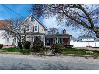 75 Gladstone St, Cranston, RI 02920-7416