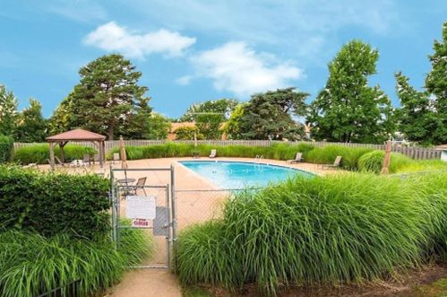 10381 Oxford Hill Ct, Saint Louis MO 63146-5721 exterior