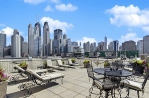 111 Maple St, Chicago IL  60610-5401 exterior